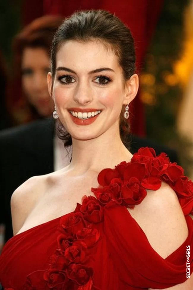 Anne Hathaway wears the perfect hairstyle for thin hair