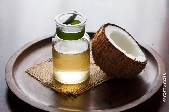 Using coconut oil | Dandruff: Our Best Tips To Get Rid Of It And Never Come Back!