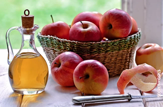 Using apple cider vinegar | Dandruff: Our Best Tips To Get Rid Of It And Never Come Back!