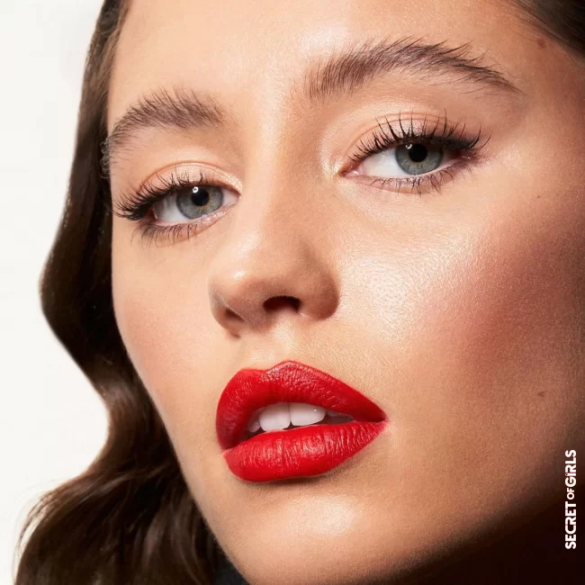 Blush for a youthful look | Iris Law - about ASMR, squats and their beauty must-have