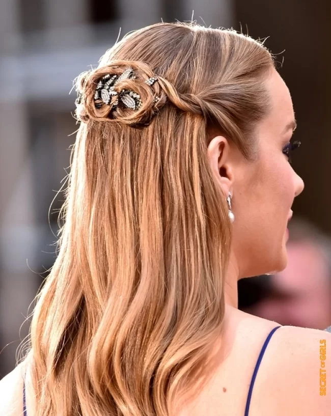 Retro hair clip | 10 party hairstyles that change from the bun