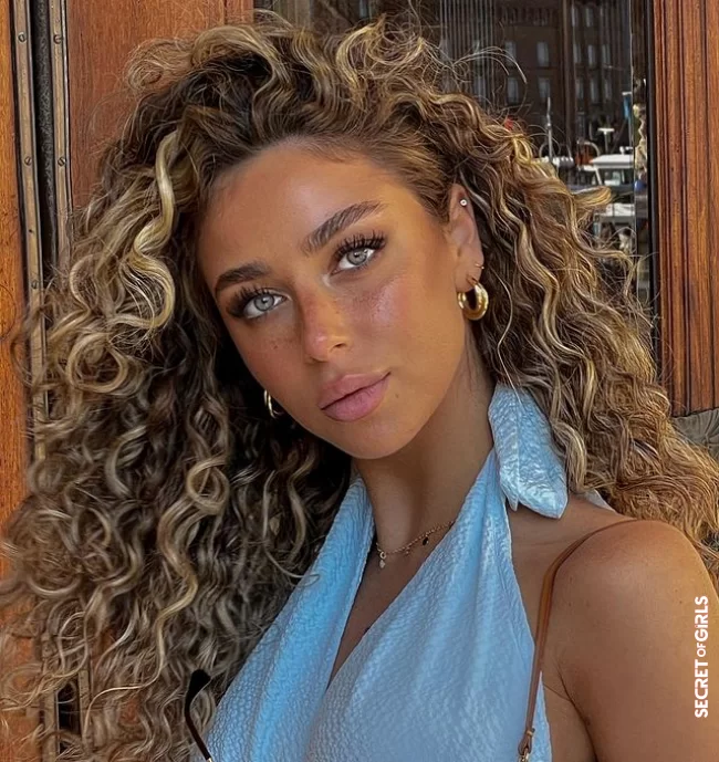 Who suits Curlyage and how do you style the trend? | Curlyage: Most Beautiful Color Trend For Curly Hair In Summer 2021