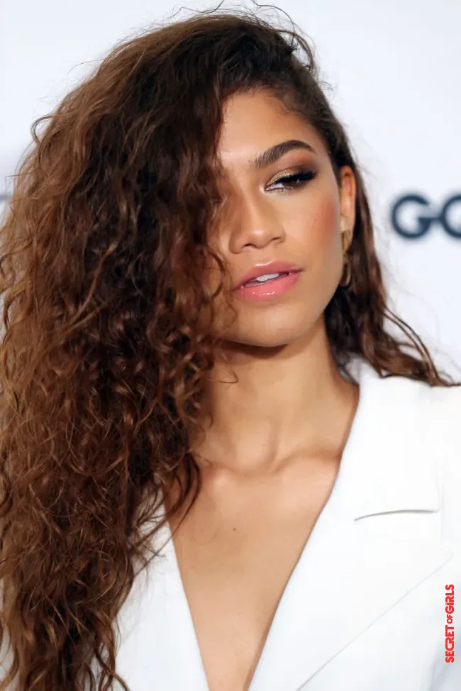 Zendaya with warm espresso coloring | Warm Espresso: The Hair Color That Will Warm Up The Winter