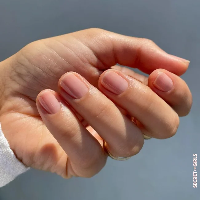 Nail polish trend in the new year 2022: Boring nails look so elegant | Boring Nails Are The Elegant Nail Polish Trend In Winter 2022
