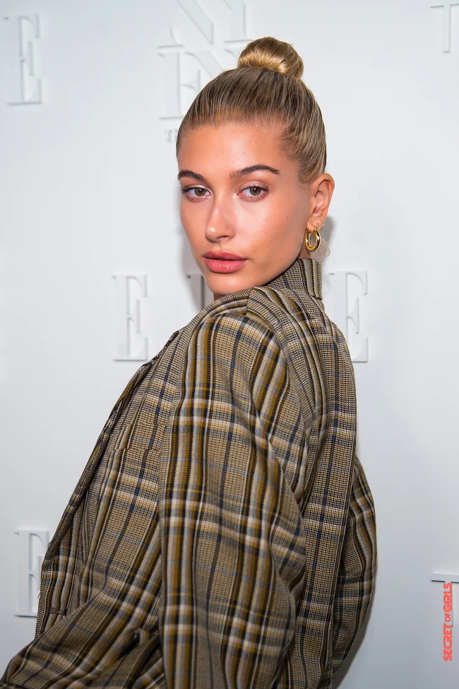 Hailey Bieber Stops Coloring - And Shows Us Her Natural Hair