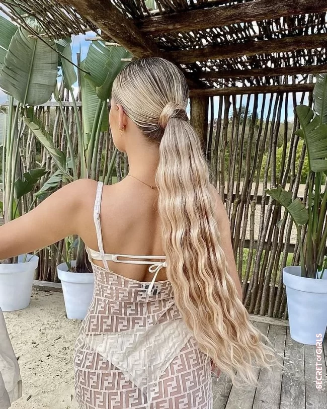 Step 2: Shape mermaid waves | Beach Waves Are OUT! Mermaid Waves Are The Hairstyle Trend In Summer 2021