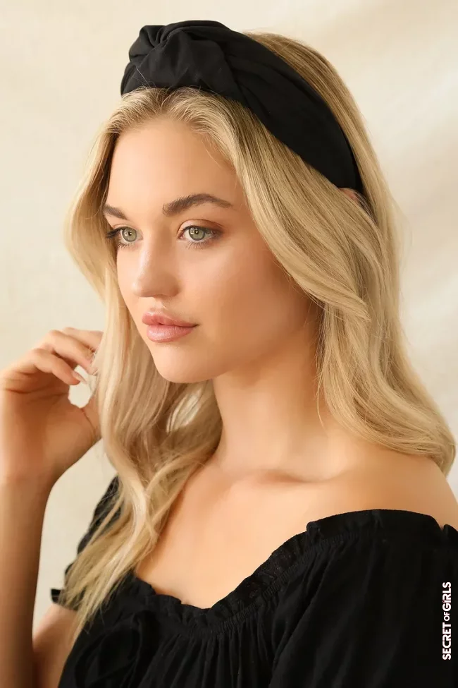 Tousled waves with a hairband | Headband Hairstyles: Style Your Hair Quickly and Easily