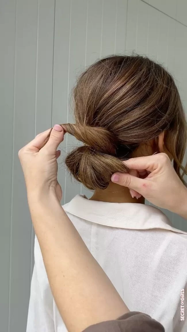 Our advice for a successful knot cord bun on fine hair: | Here Is The Must-Have Bun Of Summer... (It's Easy To Do)