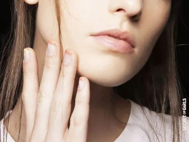 `Reverse French` nail polish trend: this is how French nails get really cool! | "Reverse French" Nail Polish Trend: This Is How It Works