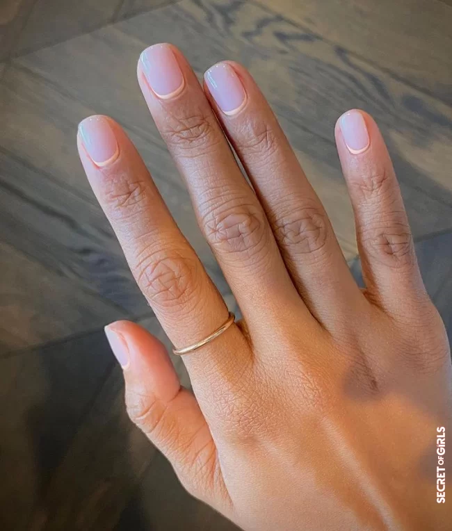 `Reverse French` nail polish trend: that's behind it | "Reverse French" Nail Polish Trend: This Is How It Works
