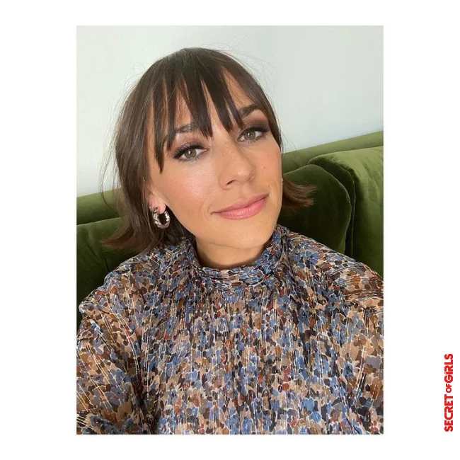 Rashida Jones with Feathered Fringe | Get Inspiration From The Celebrities For Your Trendy Hairstyle With Bangs