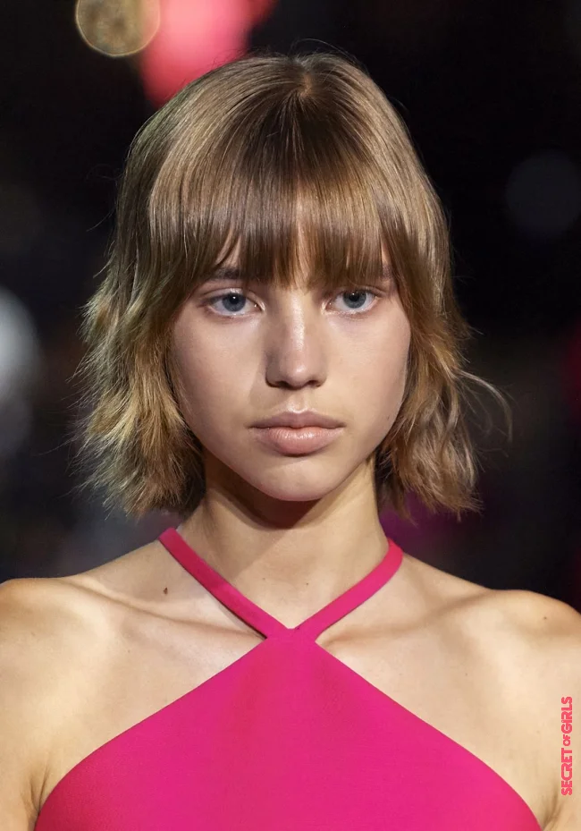 Will curtain bangs 2022 compete: the hairstyle trend Strong Fringe | Strong Fringe Is The New Strong Hairstyle Trend For 2023