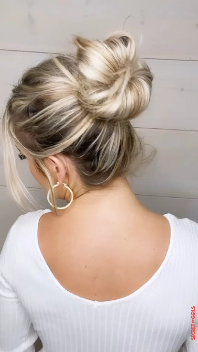Messy bun tutorial in the video | HAIR STYLING TIPS: Messy Bun: The Ultimate Guide