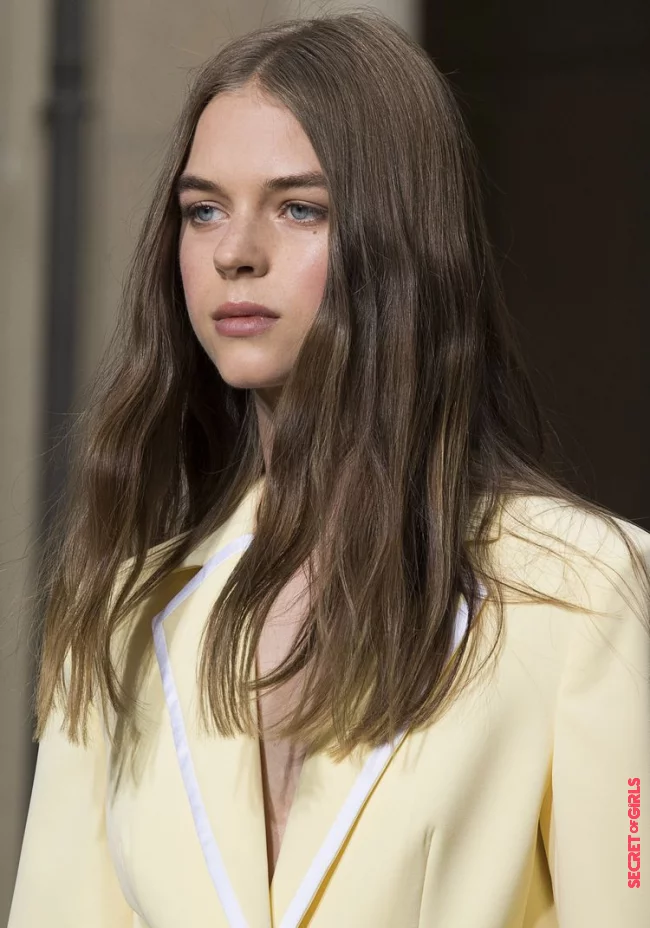 Who does the coconut mocha hair color trend look like in spring 2022? | Coconut Mocha is The Elegant Upgrade for Dark Hair