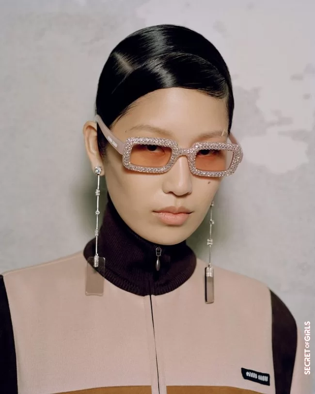 The trendy hairstyle from the Miu Miu runway: in spring you wear the pristine bob with a side parting | Trend Hairstyle In Spring 2023: Pristine Bob With Side Parting