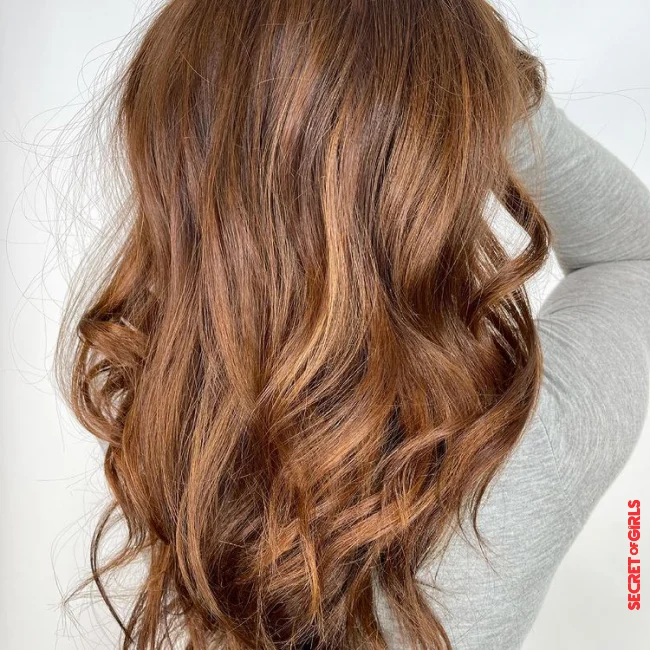 2. Hair color trends for brown hair: In - Cr&egrave;me Br&ucirc;l&eacute;e // Out - Mushroom Brown | Brown Hair: These Hair Color Trends Are In vs. Out In Winter
