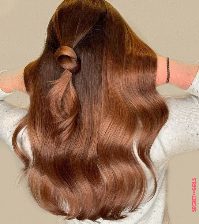 The hair color roasted caramel looks so beautiful and natural as a hairstyle trend in spring 2021: | Hairstyle trend: Brunettes will wear roasted caramel in spring 2021