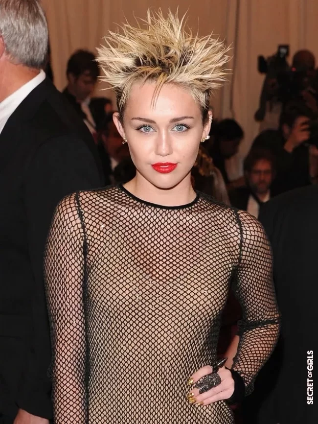 Miley Cyrus | Failed hairstyles of the stars