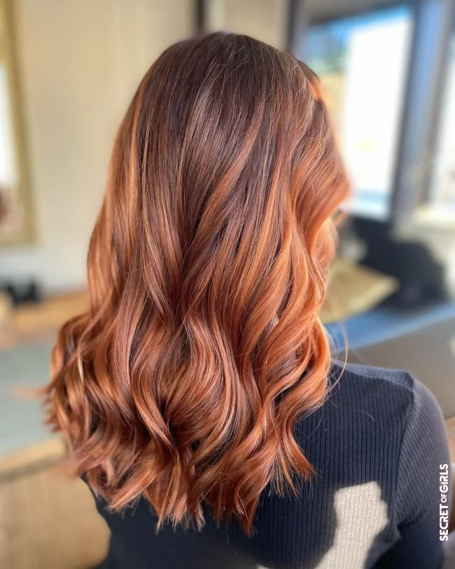 Reddish brown tone for the hair: `Strawberry Brunette` looks | Strawberry Brunette: This Reddish Brown Shade is The Prettiest Spring Hair Color