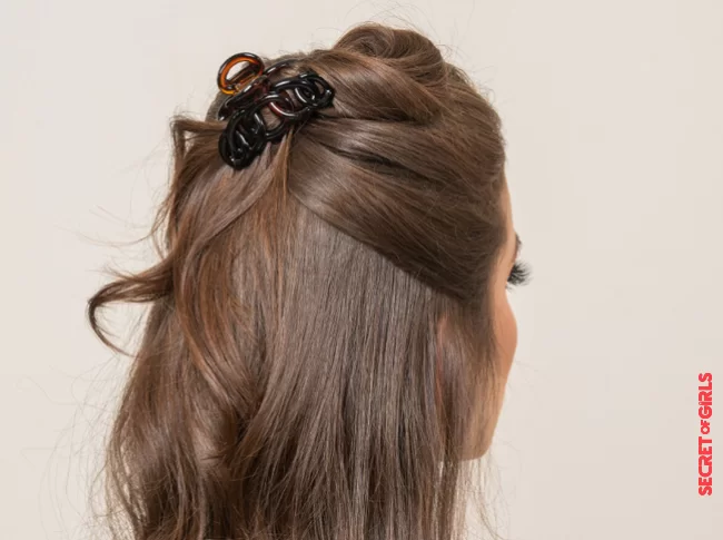 1. High half twist | 5 easy spring hairstyles with a hair clip
