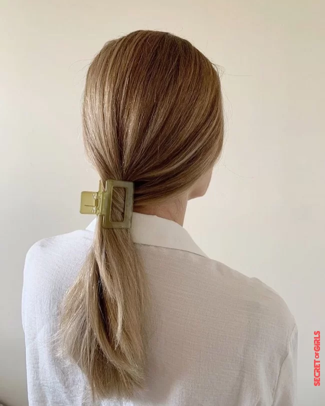 5. Low ponytail | 5 easy spring hairstyles with a hair clip