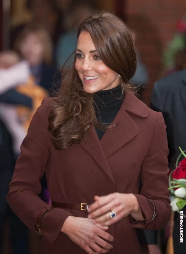 Kate Middleton, her long hair slicked back and combed to the side, February 14, 2012 | Kate Middleton, back on her most beautiful hairstyles