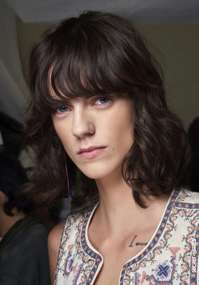 From Givenchy to Isabel Marant: That's why we can't do without the 70s bob as the hairstyle trend for 2022 | Unmade, Disheveled And So Cool: The 70s Bob Is So Casual In 2022!