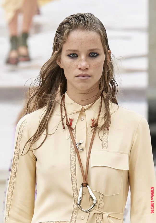 4. Wet hair | Fast Hairstyles: These Hair Trends Will Save Us Time In Summer 2021