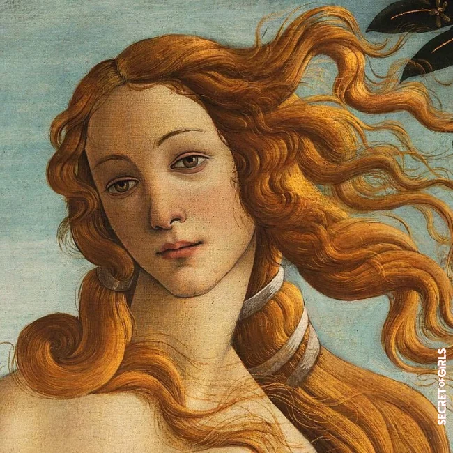 For Romantics: Botticelli Waves are The Elegant Hairstyle Trend for Long Hair