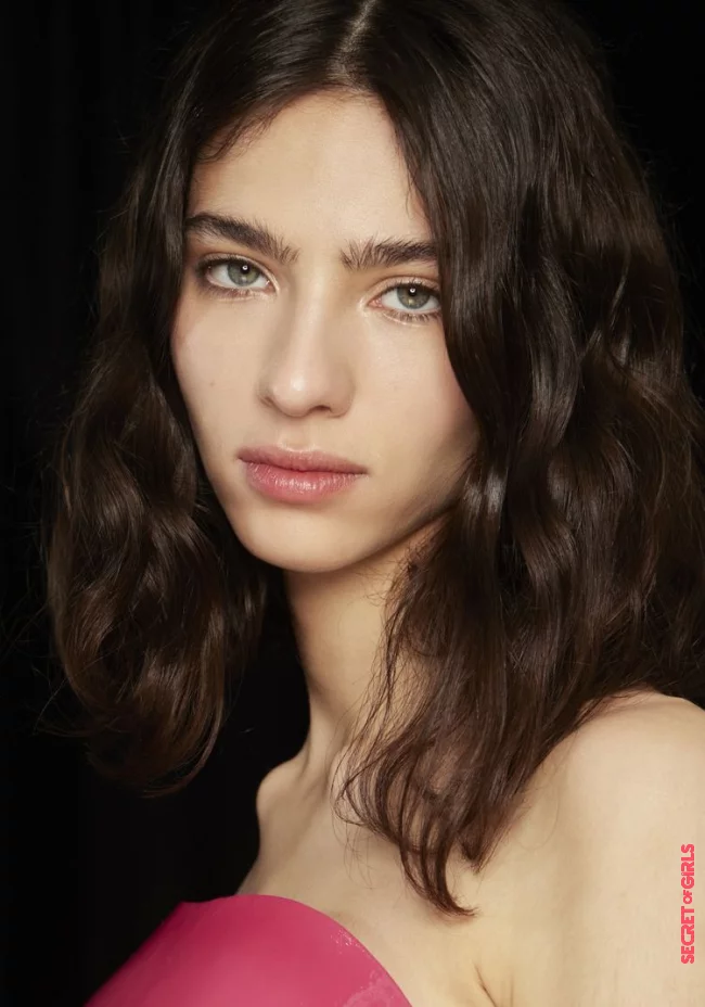 Hairstyle trend: How to style Botticelli Waves correctly in spring 2022? | For Romantics: Botticelli Waves are The Elegant Hairstyle Trend for Long Hair