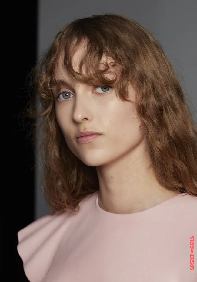 Hairstyle trend in spring 2022: This is what distinguishes Botticelli from Beach Waves | For Romantics: Botticelli Waves are The Elegant Hairstyle Trend for Long Hair