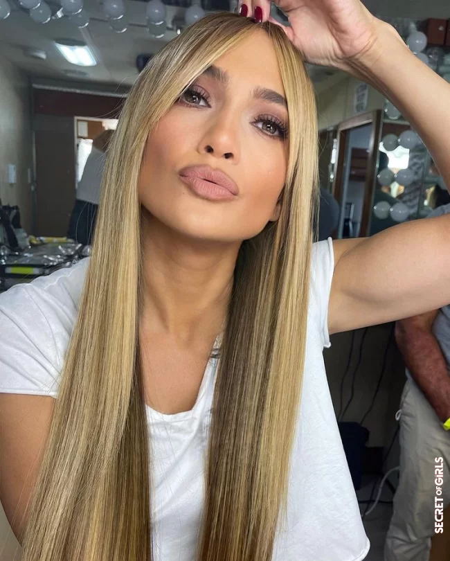 Jennifer Lopez's new hairstyle: The `Blunt Curtain Bangs` look so good on her | Jennifer Lopez Wears "Blunt Curtain Bangs" - And Proves That The Hairstyle Trend Is Suitable For All Ages