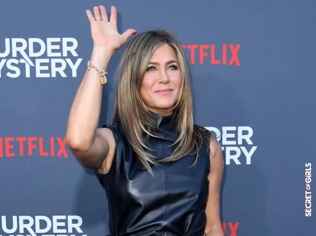 This is what Jennifer Aniston looks like when she's not straightening her hair