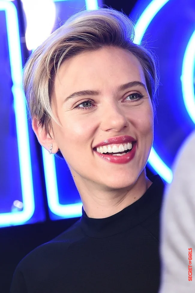 Scarlett Johansson at the &ldquo;Girls' Night Out&rdquo; photo call in New York, 2017 | Scarlett Johansson At 37: The Actress Has Changed So Ingeniously