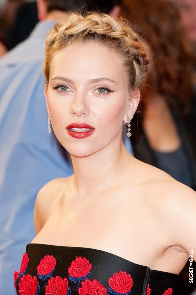 Scarlett Johansson at the premiere of `Marvel's The Avengers` in London, 2012 | Scarlett Johansson At 37: The Actress Has Changed So Ingeniously