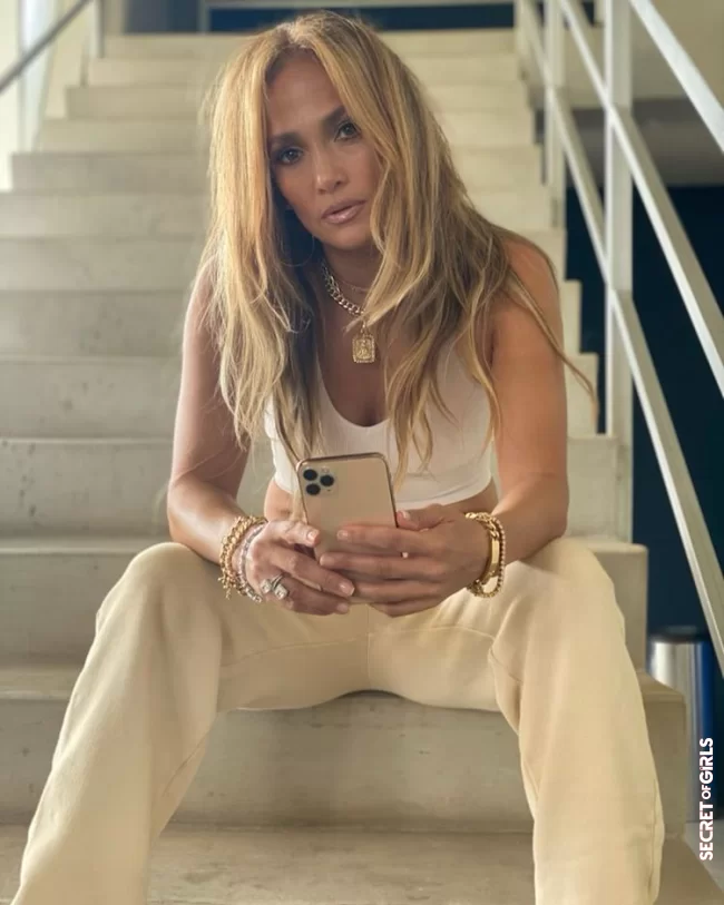 Oh dear Jennifer Lopez makes yellow blonde the hairstyle trend | Oh Dear! Jennifer Lopez Is Making Yellow Blonde The Hairstyle Trend Again