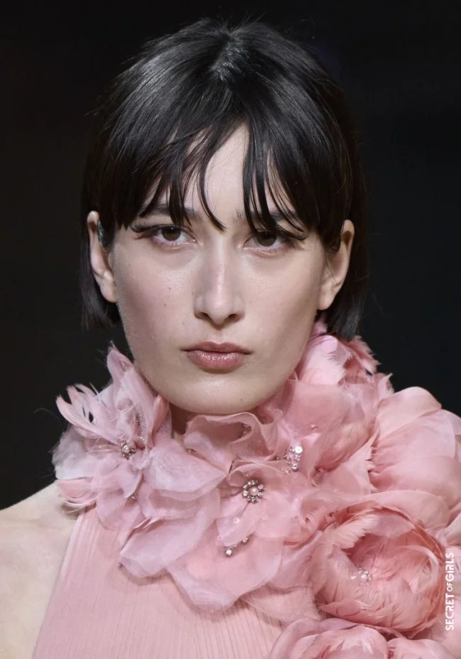 Wispy Bangs: This casual hairstyle trend fits the mood we've been in for the past two years | Wispy Bangs are The Hairstyle Trend for 2022 – and Replacing Curtain Bangs!