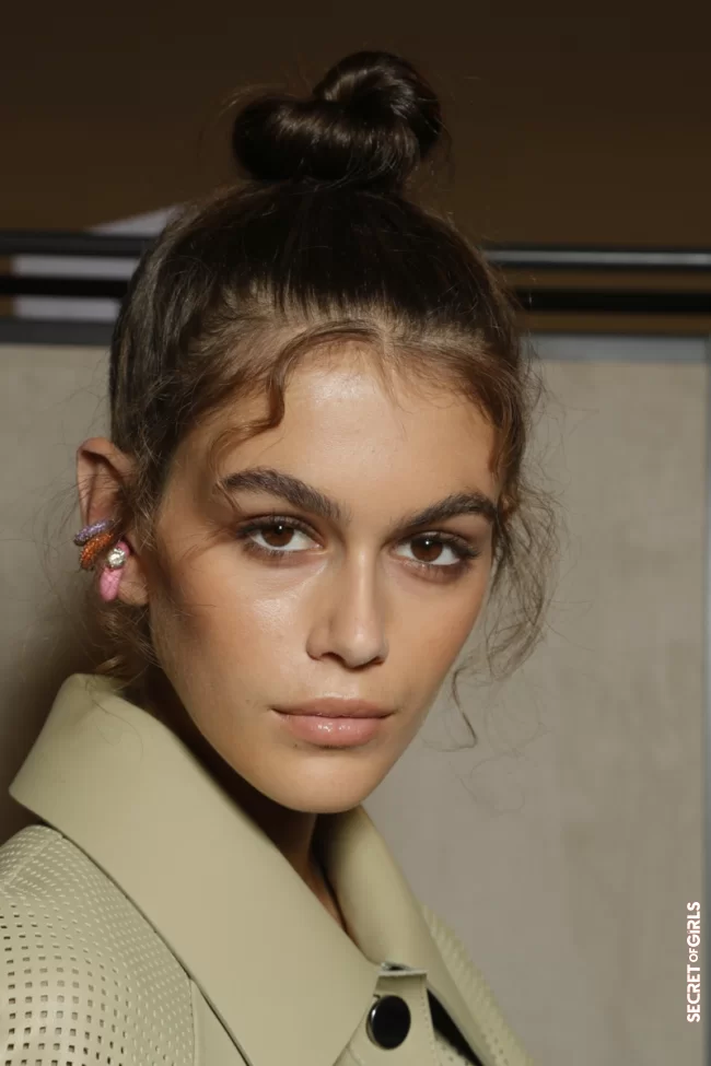 Kaia Gerber heroine of the new Fendi collection for summer 2019 with a lovely little bun | Hairstyle: The Trendiest Bun For Summer 2021