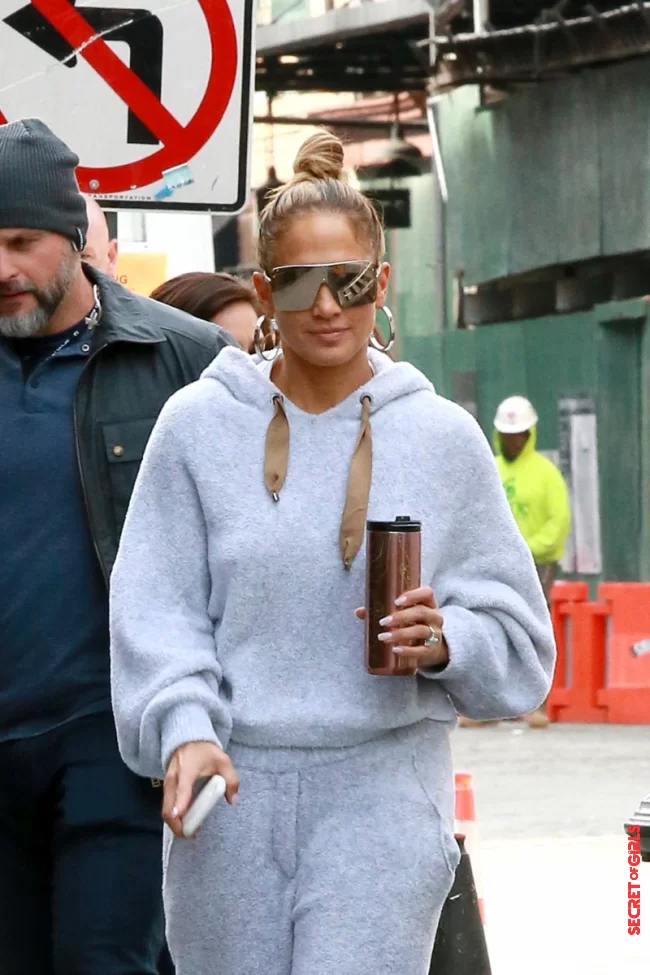 Jennifer Lopez doesn't take off her bun no matter what she does here in New York on March 28, 2019 | Hairstyle: The Trendiest Bun For Summer 2021