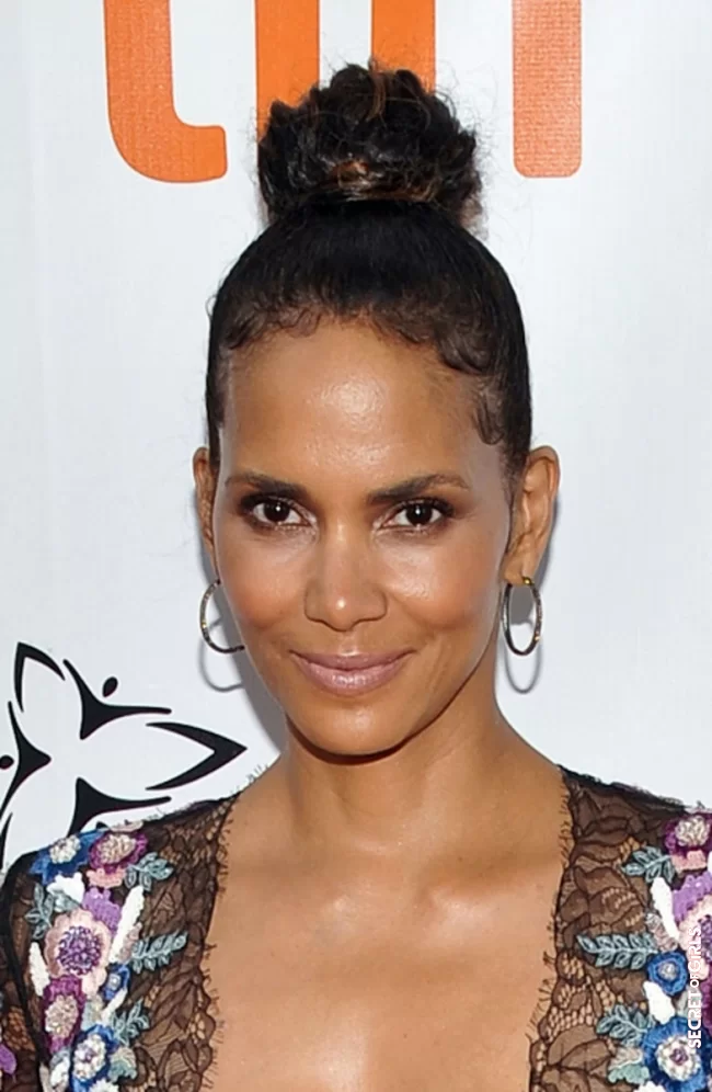 Halle Berry and her very high and very braided bun | Hairstyle: The Trendiest Bun For Summer 2021