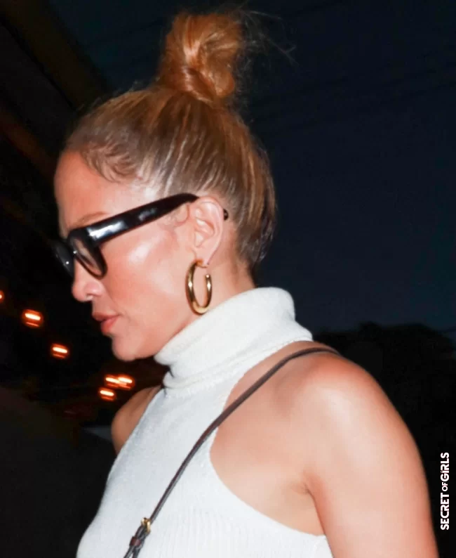 Jennifer Lopez with a very high and very tight bun in June 2021 | Hairstyle: The Trendiest Bun For Summer 2021