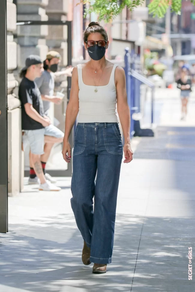 Exclusive - Katie Holmes gets into a car with a stranger in New York City on June 17, 2021 | Hairstyle: The Trendiest Bun For Summer 2021