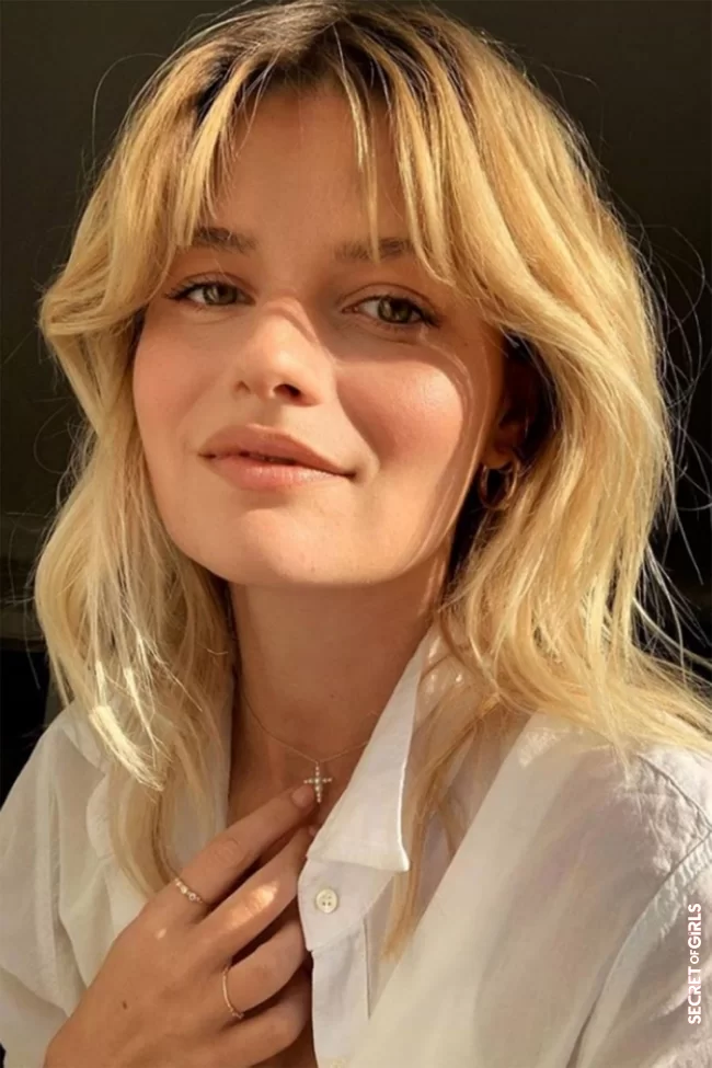 A curtain fringe | Fall Hairstyles 2021: Most Stylish Haircuts Of 2021 According To Pinterest