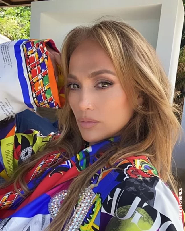 Jennifer Lopez wears the extended version of the curtain bangs: Slip Bangs | Hairstyle Trend: Slip Bangs Are The Hairstyle Trend In Summer