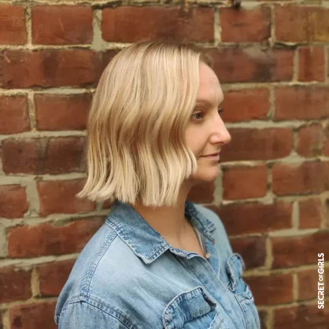 The blunt bob can also be worn slightly wavy | Box Bob Hairstyle Is Back In Trend In 2022!