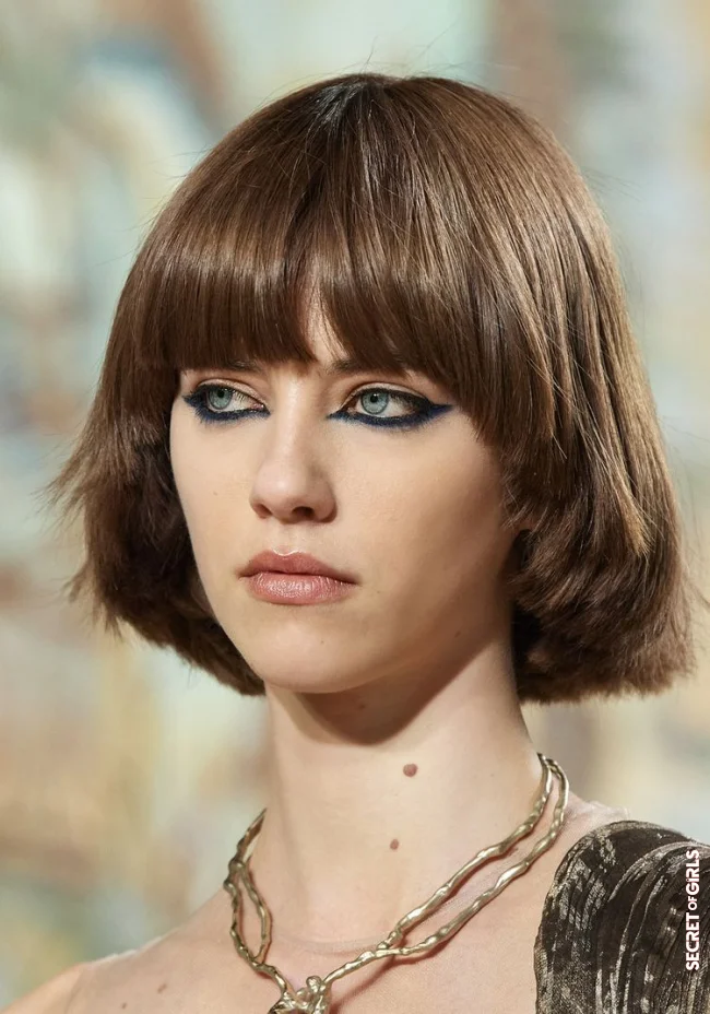 This is how blunt bangs stay accurate and beautiful all day | We Will Be Wearing Blunt Bangs In All Lengths In Autumn 2021 - From Micro To Maxi!