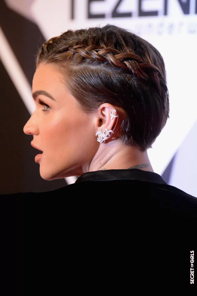Mini braids | Hair Trend: The Hottest Hairstyles To Adopt To Clear The Back Of The Neck And Not To Die Hot This Summer!