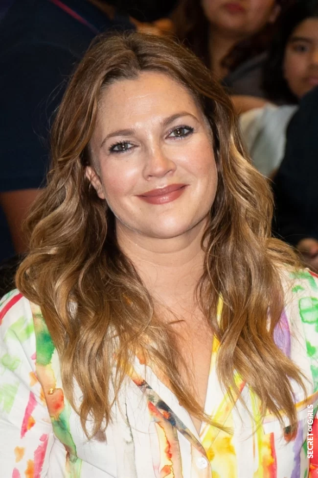Drew Barrymore with full relief contouring | Hair coloring: Go for a hair contouring like the stars