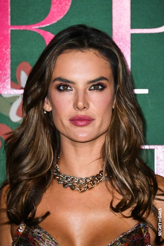 Alessandra Ambrosio and her wicked lights | Hair coloring: Go for a hair contouring like the stars