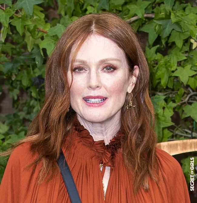 Julianne Moore: tone-on-tone contouring | Hair coloring: Go for a hair contouring like the stars